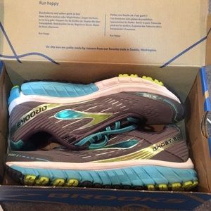 Brooks size 8 grey and blue ghost 9 sneakers